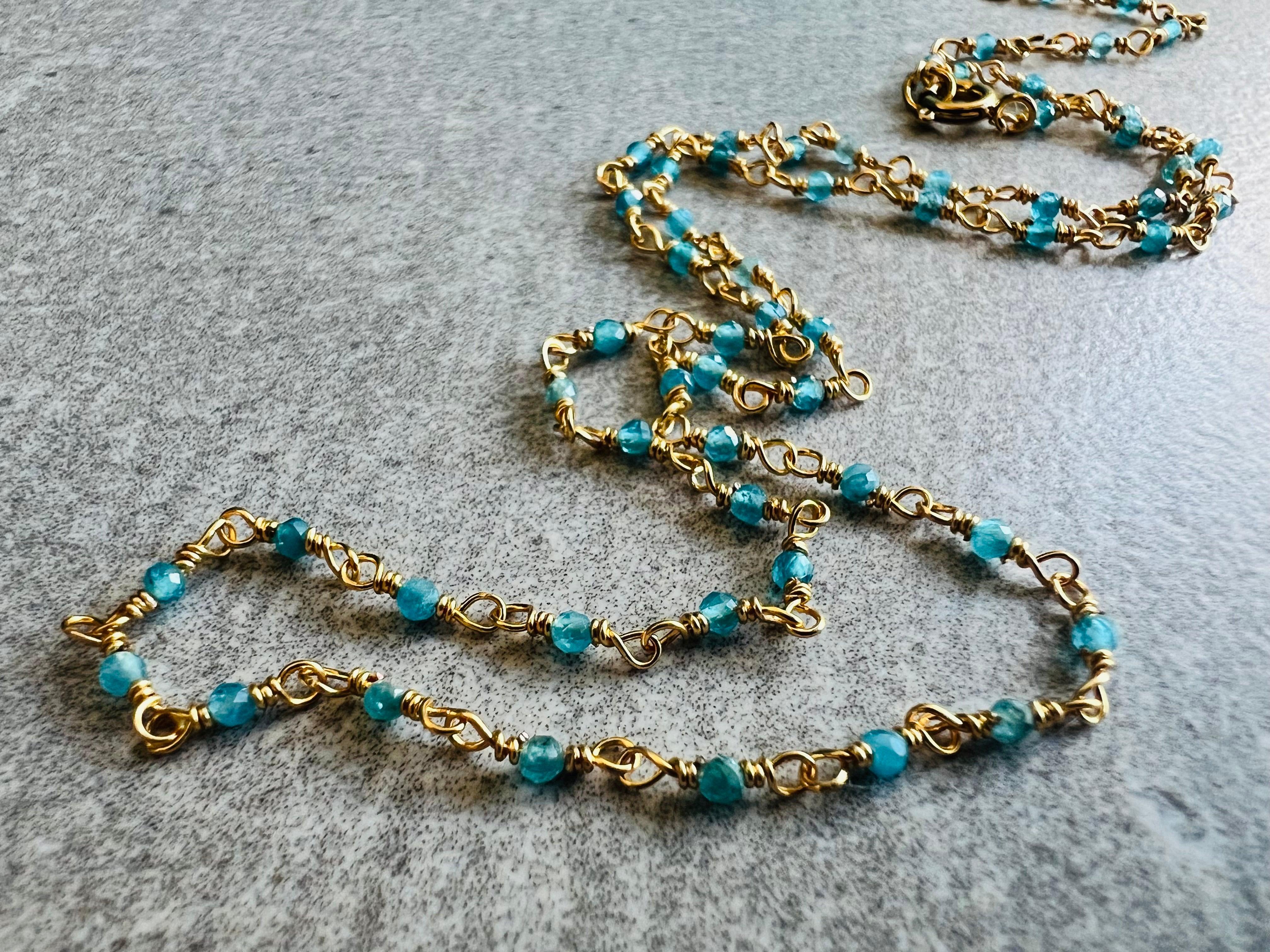 Collier ETHEL ras de cou perles bleu turquoise chaîne dorée