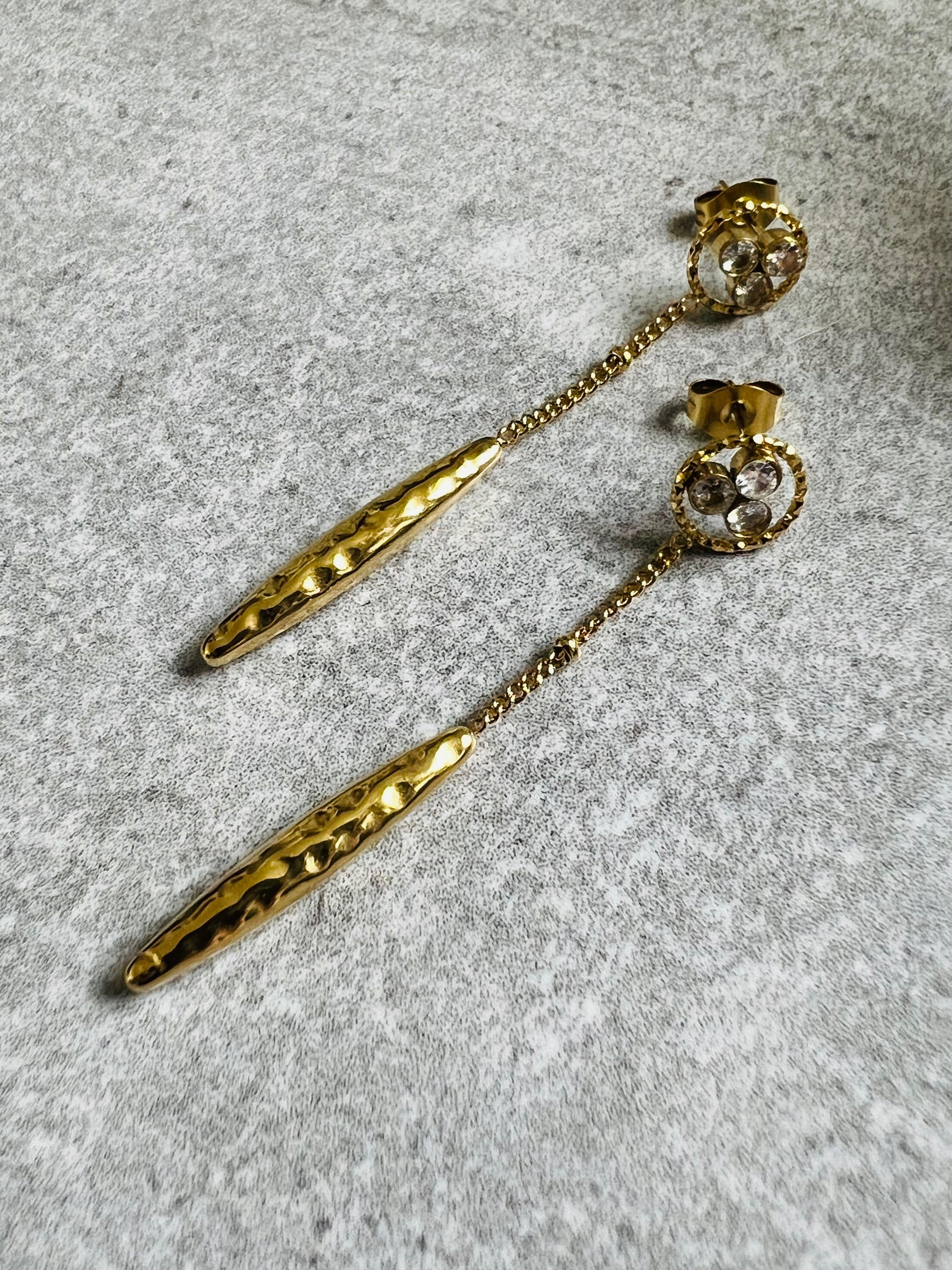 Boucles d’oreilles dorées INAYA fines et légères , clous brillants