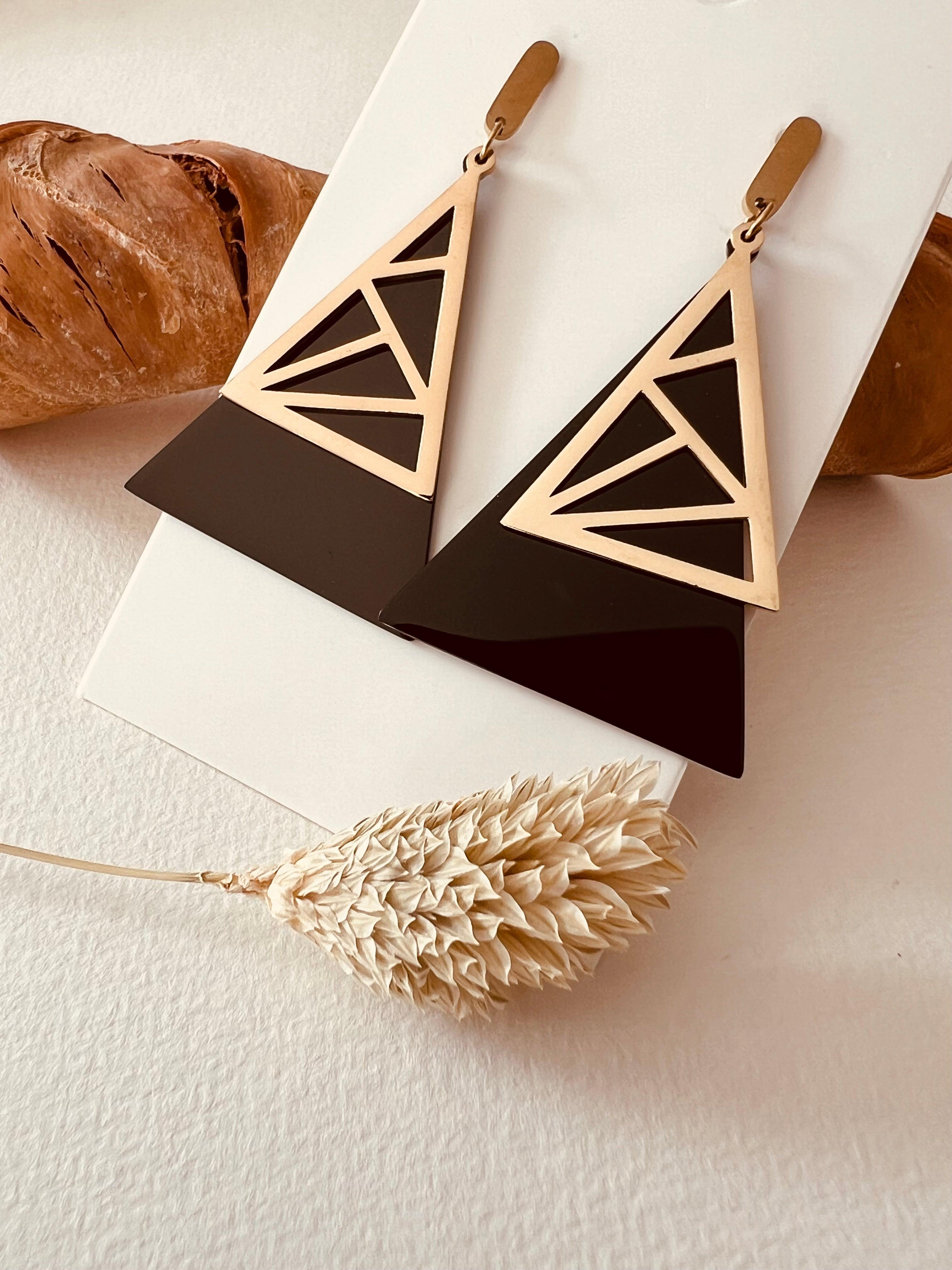 Boucles d’oreilles ARAVA triangles noirs et dorés