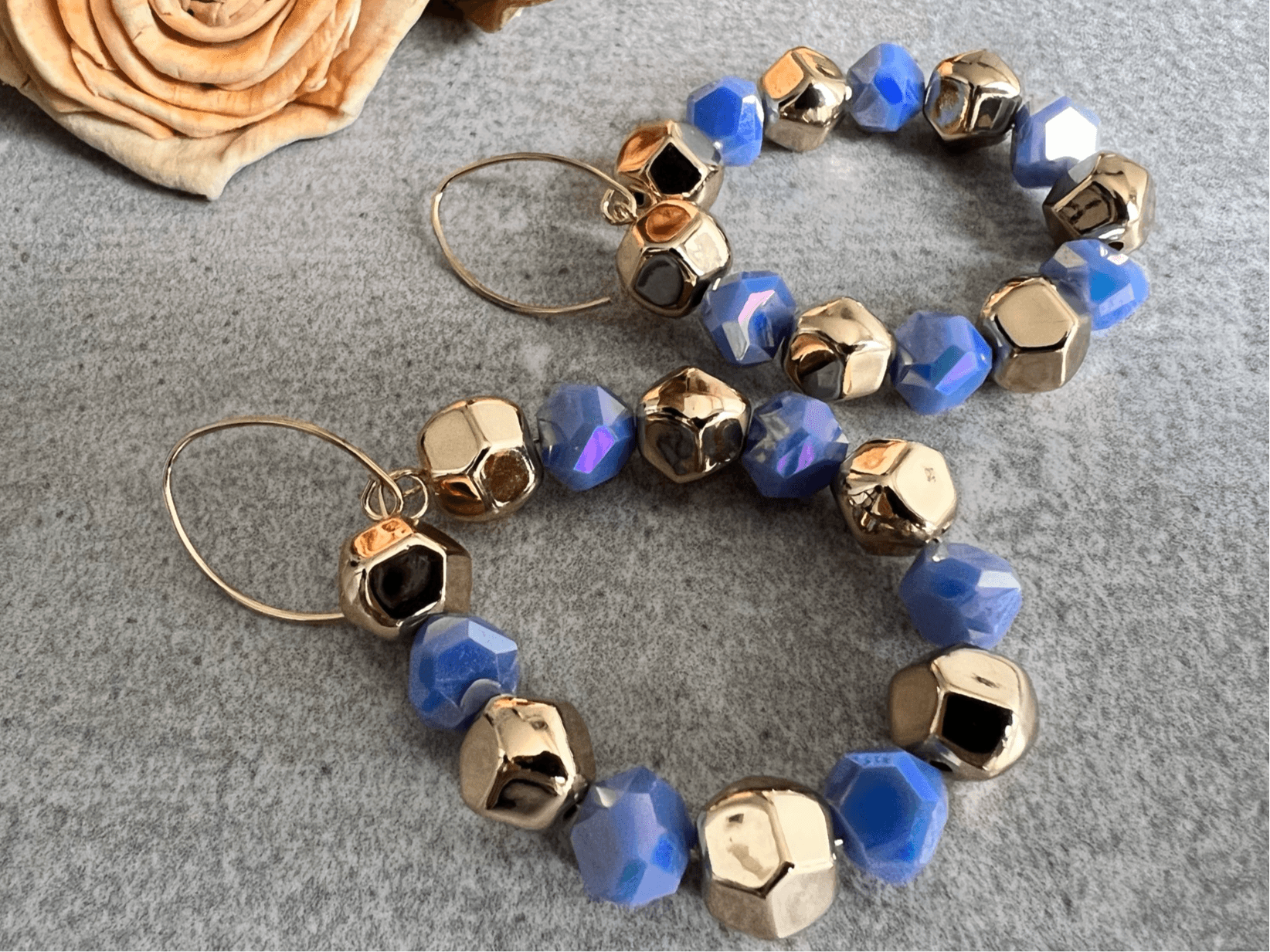 Boucles d’oreilles NELA - perles bleues et dorées