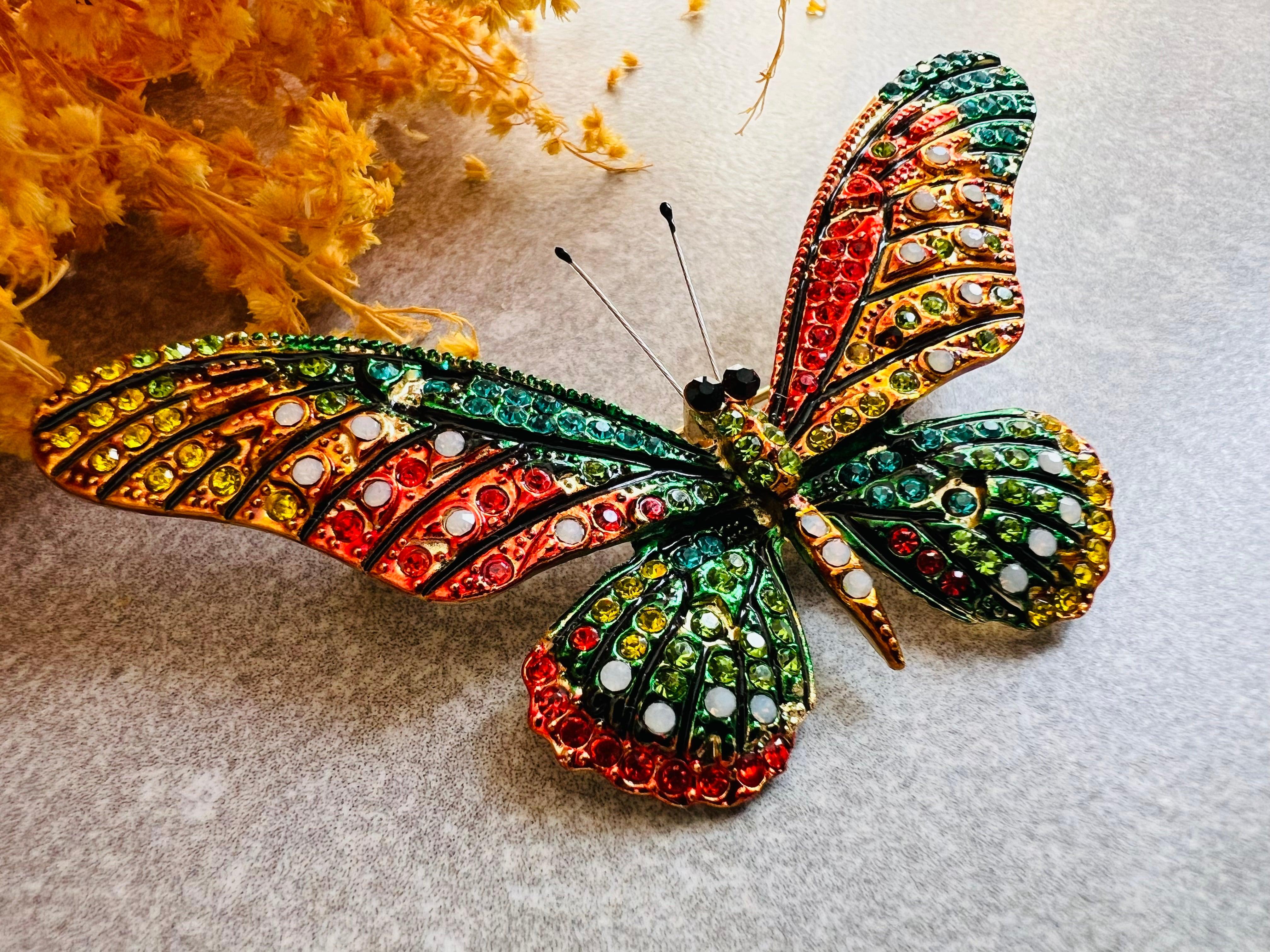 Broche CHARLYN grand papillon strass rouge vert et orangé