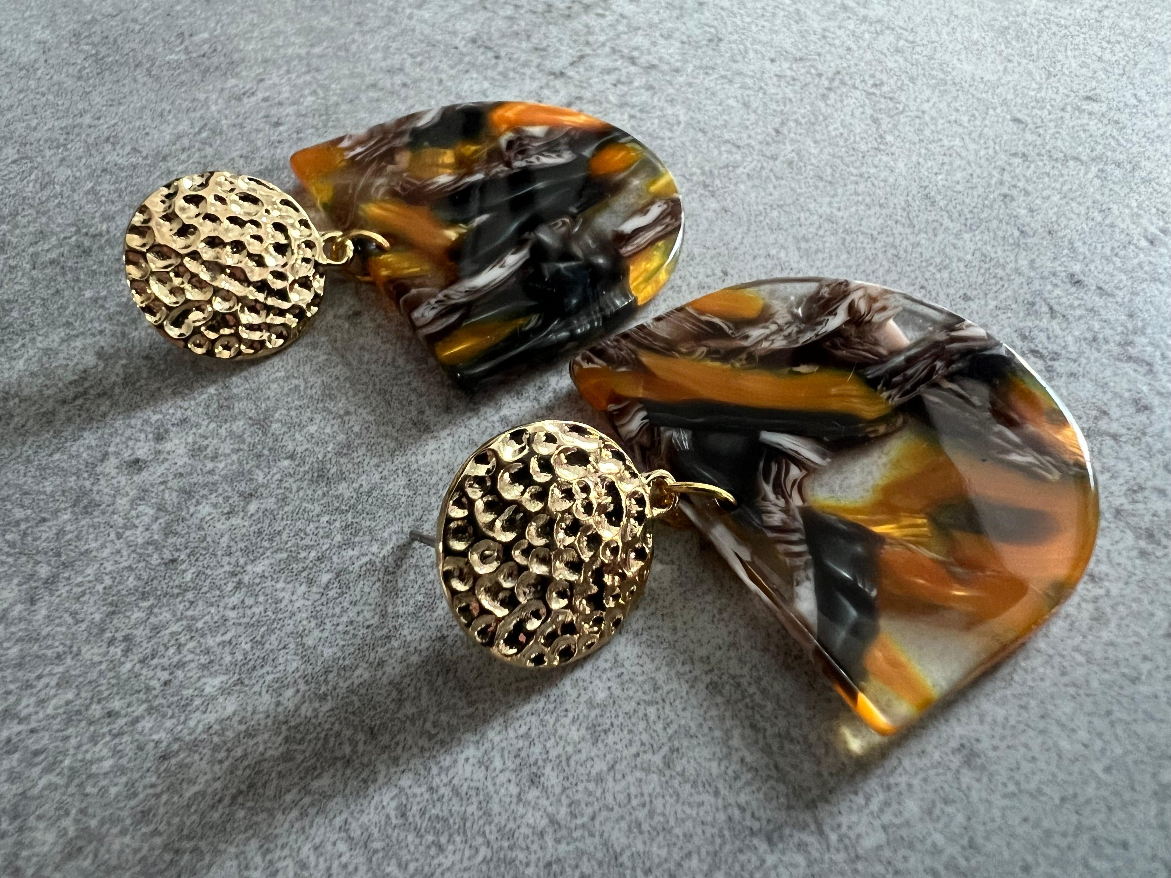 Boucles d’oreilles ANNE-CELINE résine orange et gris- Créations Uniques