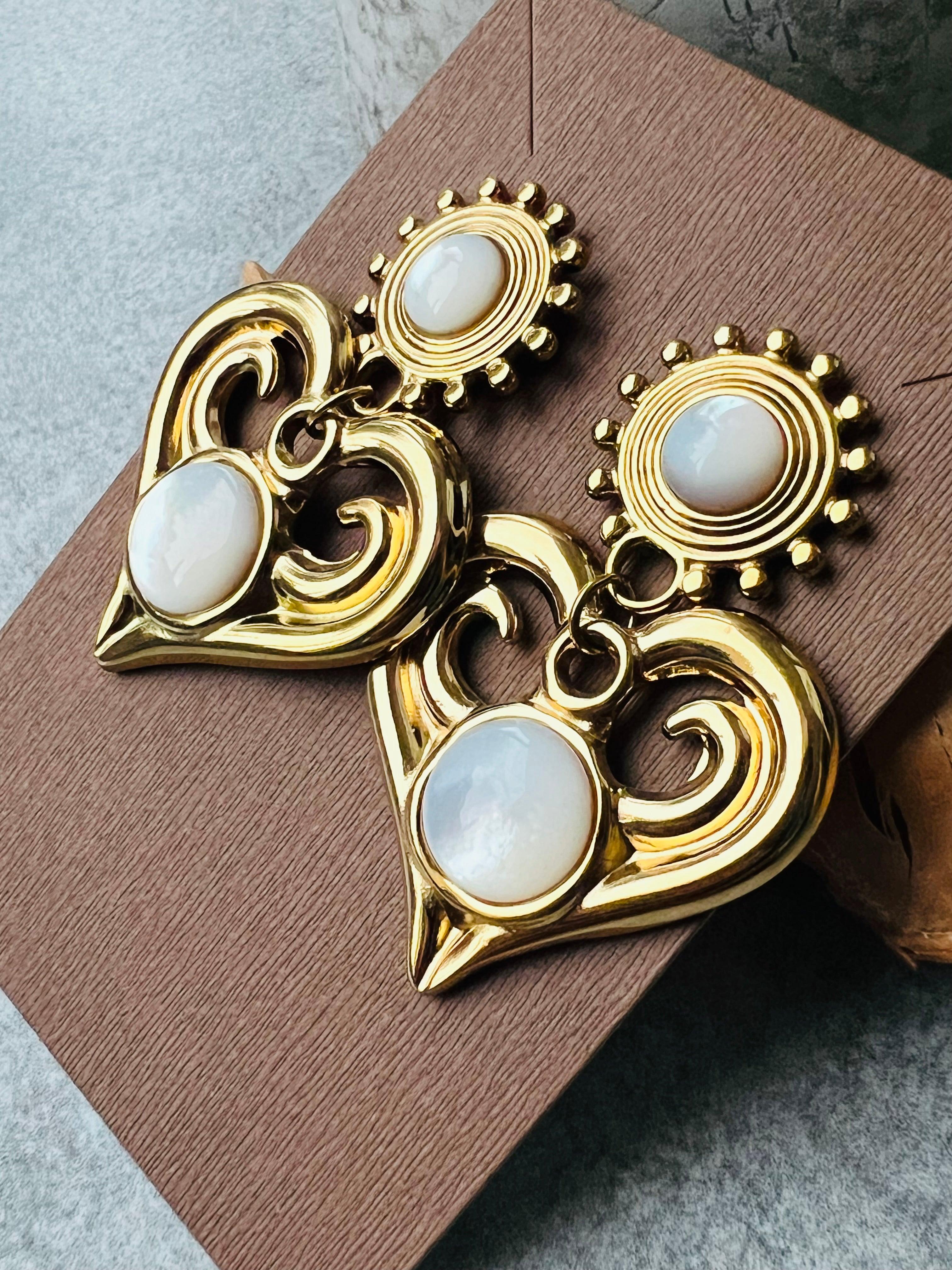 Boucles d’oreilles MARY cœurs dorés et blanc nacré