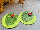 Boucles d’oreilles LOU-AGATHE feuilles tropicales vertes touche de fluo - Créations Uniques