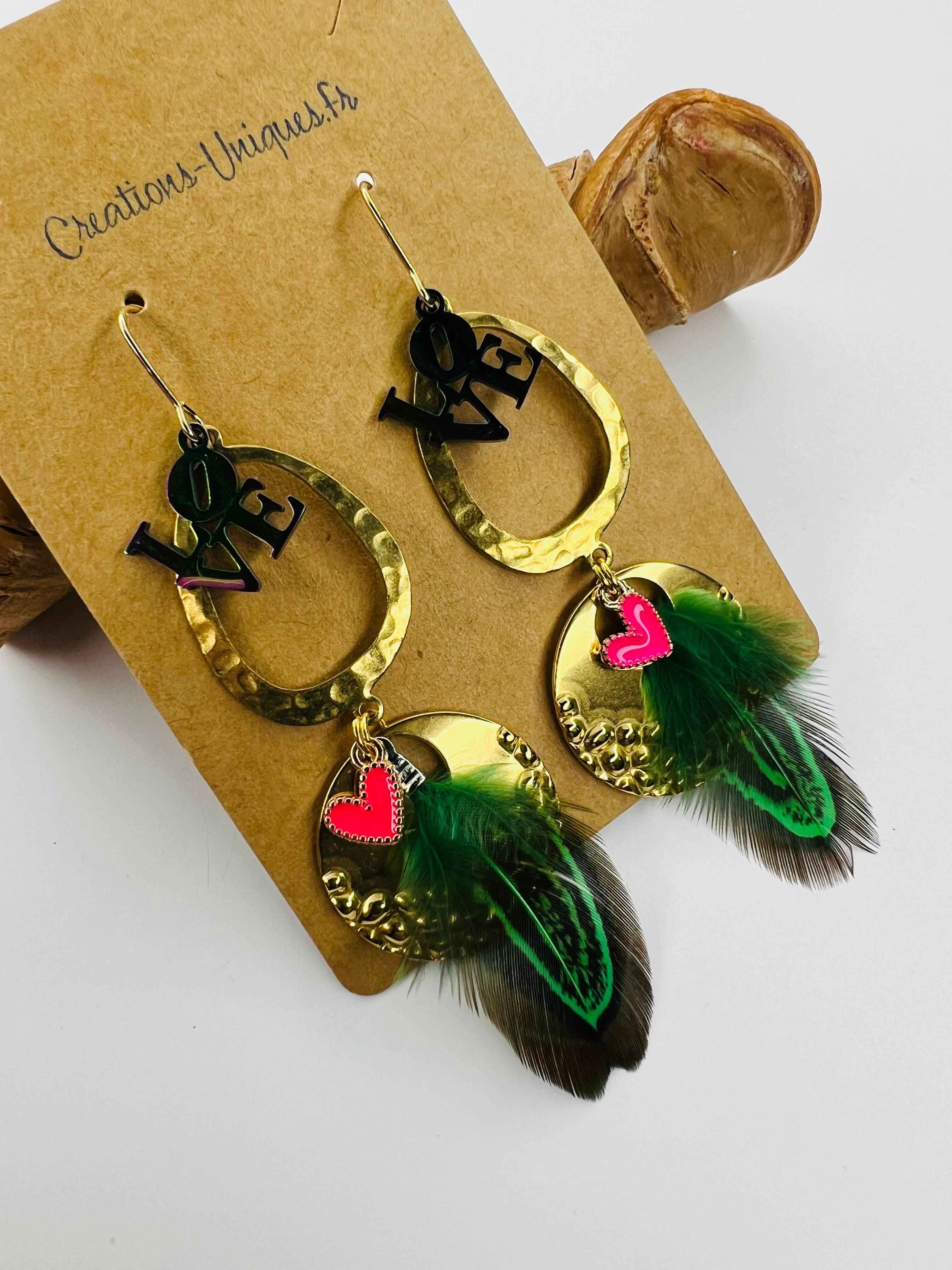 Boucles d’oreilles CLOTHILDE laiton doré, plumes et love - Créations Uniques