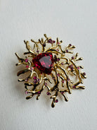 Broche NOEMI feuillage doré féerique strass rose Fushia