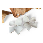 Boucles d’oreilles GEORGINA feuilles blanches