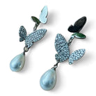 Boucles d’oreilles CATHIA papillons argentés, strass et gouttes perles