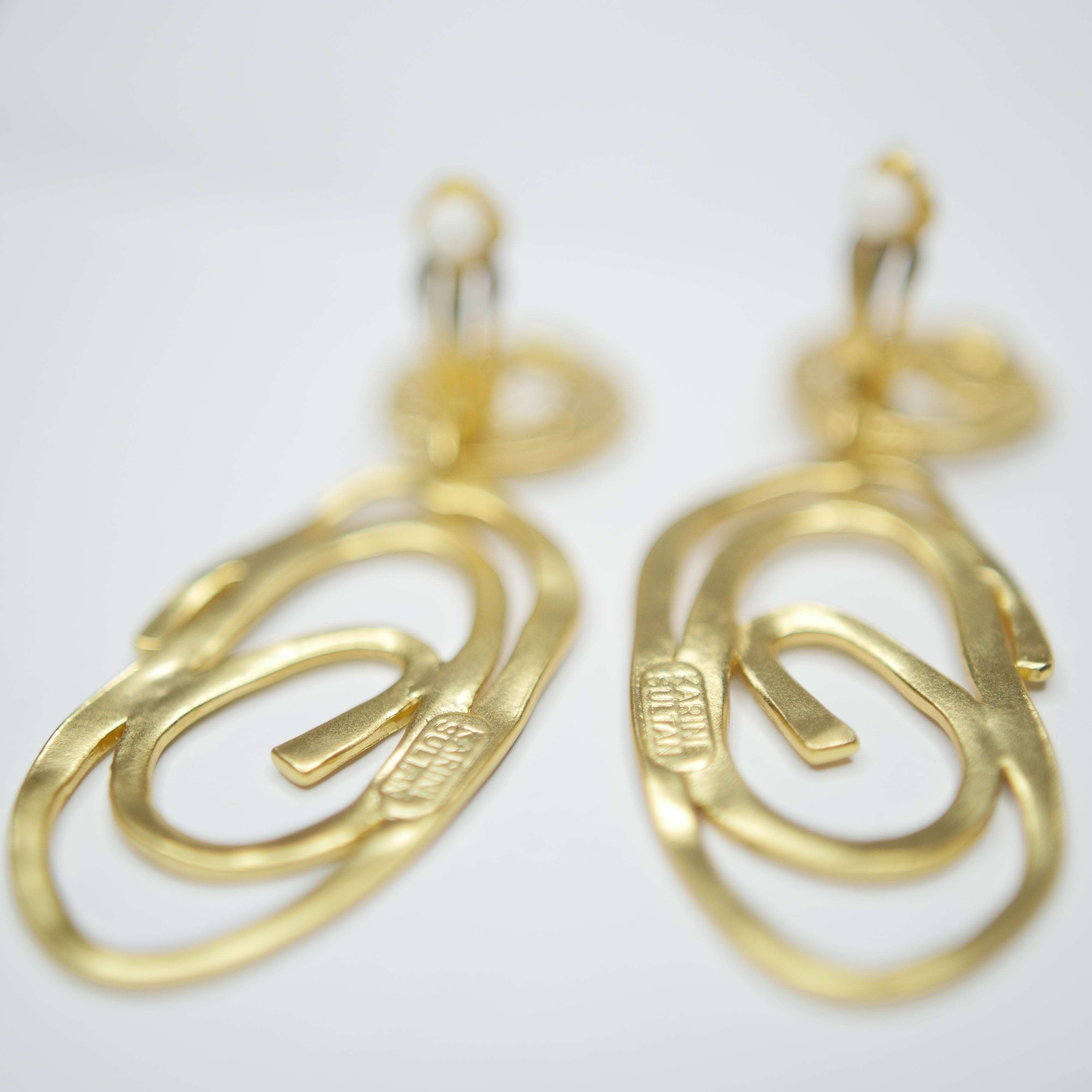 E70800 Boucles d'oreilles clips goutte tourbillonnante - Karine Sultan