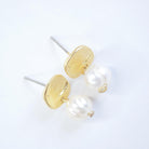 E71691 Boucles d'oreilles Perle blanche plate - Karine Sultan