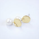 E71691 Boucles d'oreilles Perle blanche plate - Karine Sultan