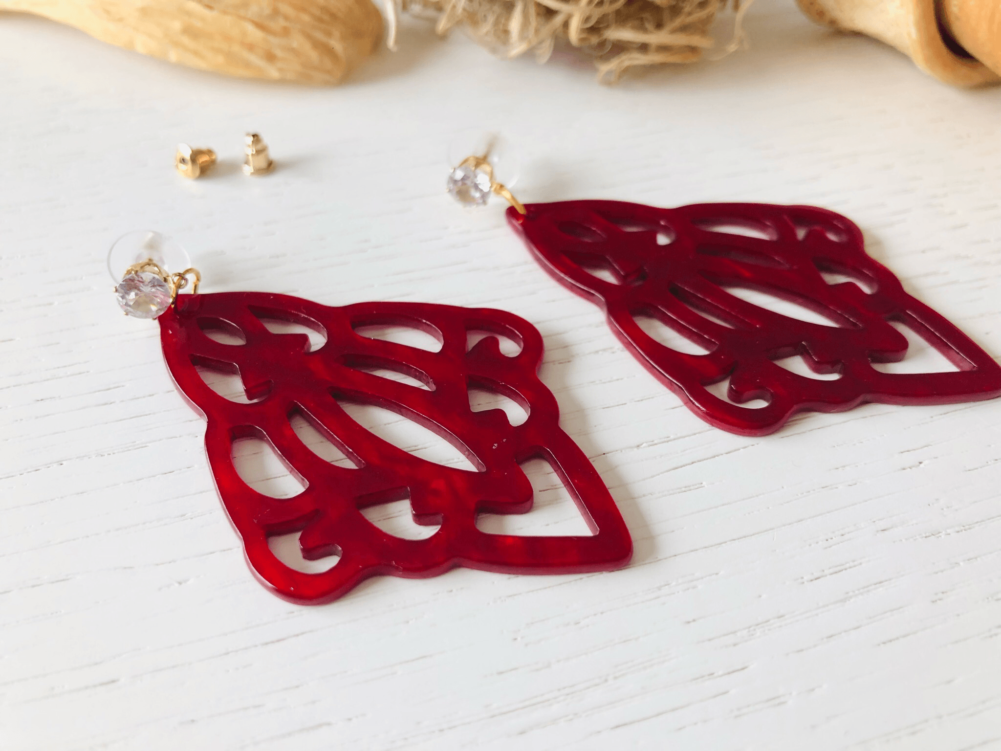 Boucles d’oreilles FRANCESCA résine rouge clous brillant - Créations Uniques