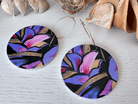 Boucles d’oreilles MALORIE bois motif fleuri violet - Créations Uniques