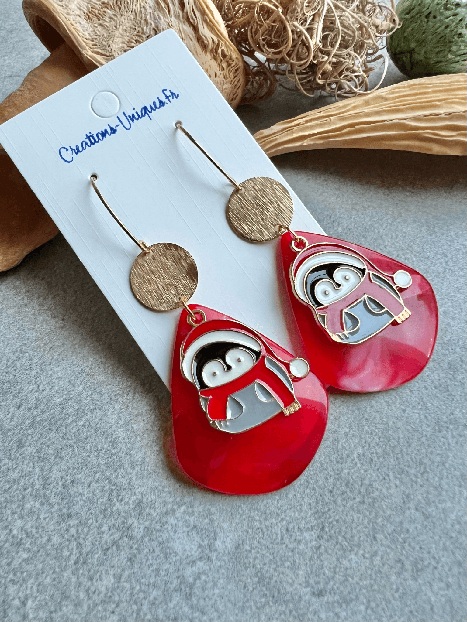 Boucles d’oreille GINA pingouins et résine rouge thème Noël - Créations Uniques