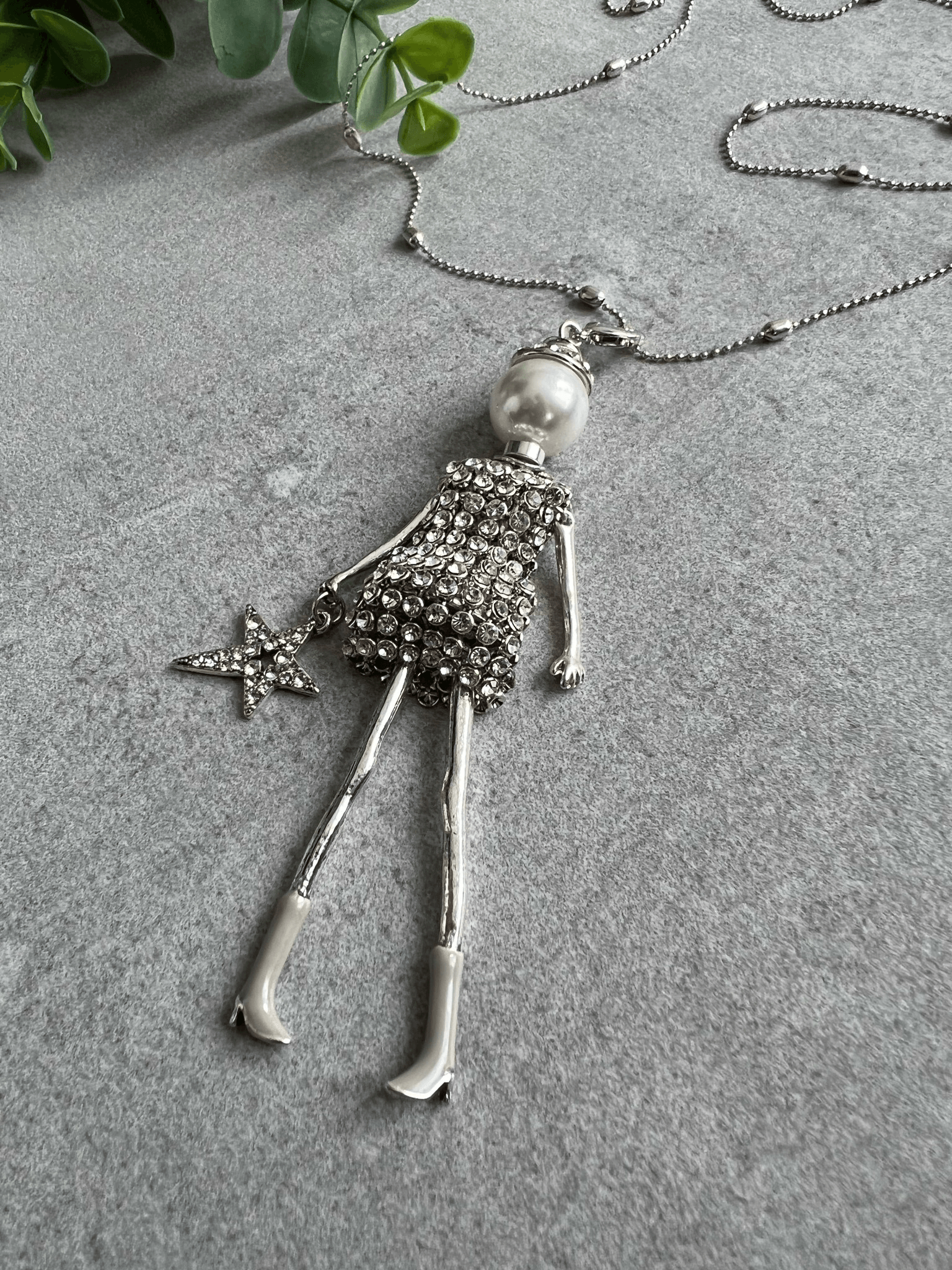 Collier HEIDI sautoir poupée argentée