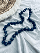 Collier chic ARTEMIS perles minérales bleu lapis