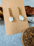 Boucles d’oreilles BRIANA maillons dorés et perles blanc nacré