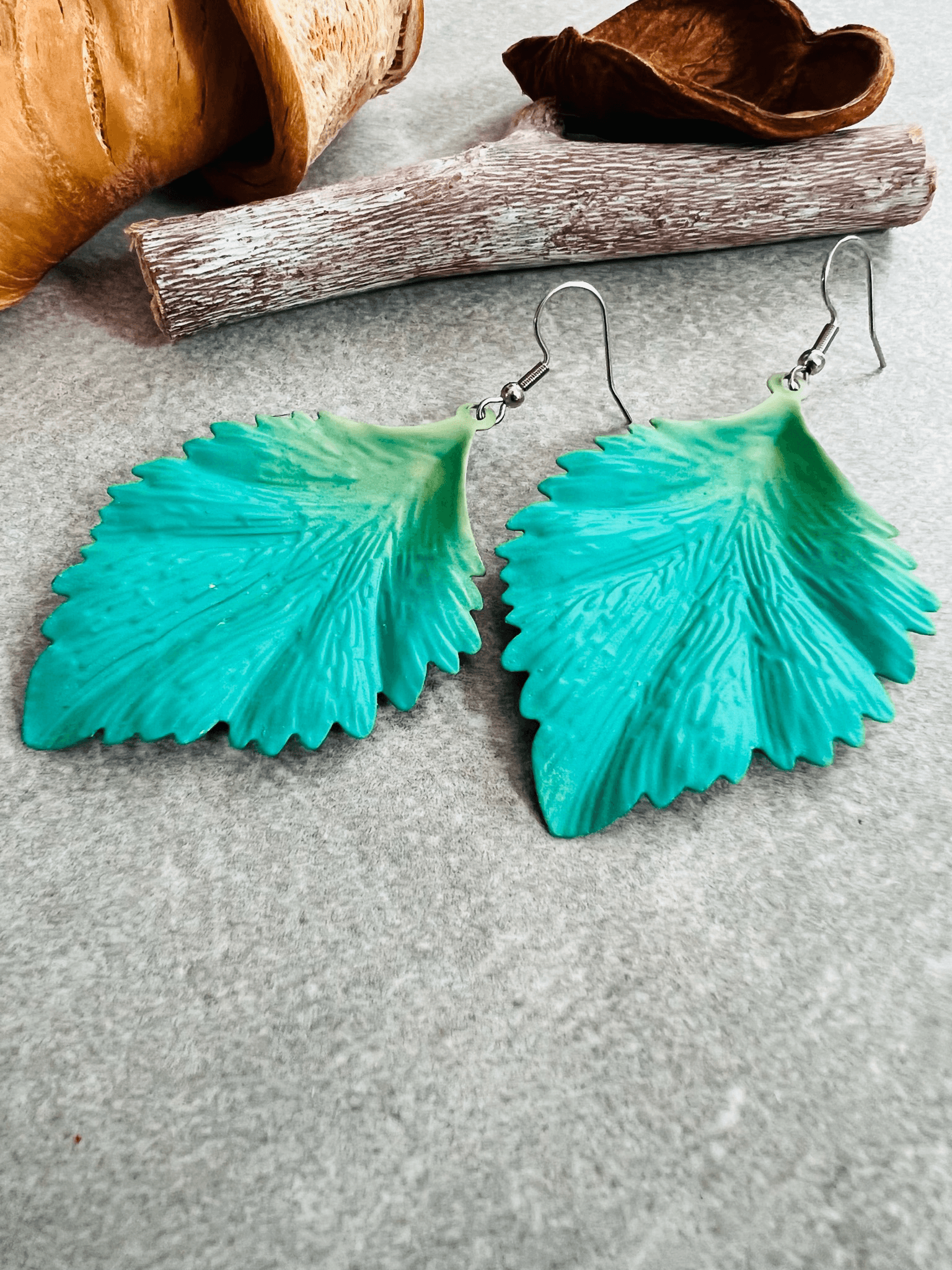 Boucles d’oreilles GAIL feuilles vert fluo flashy