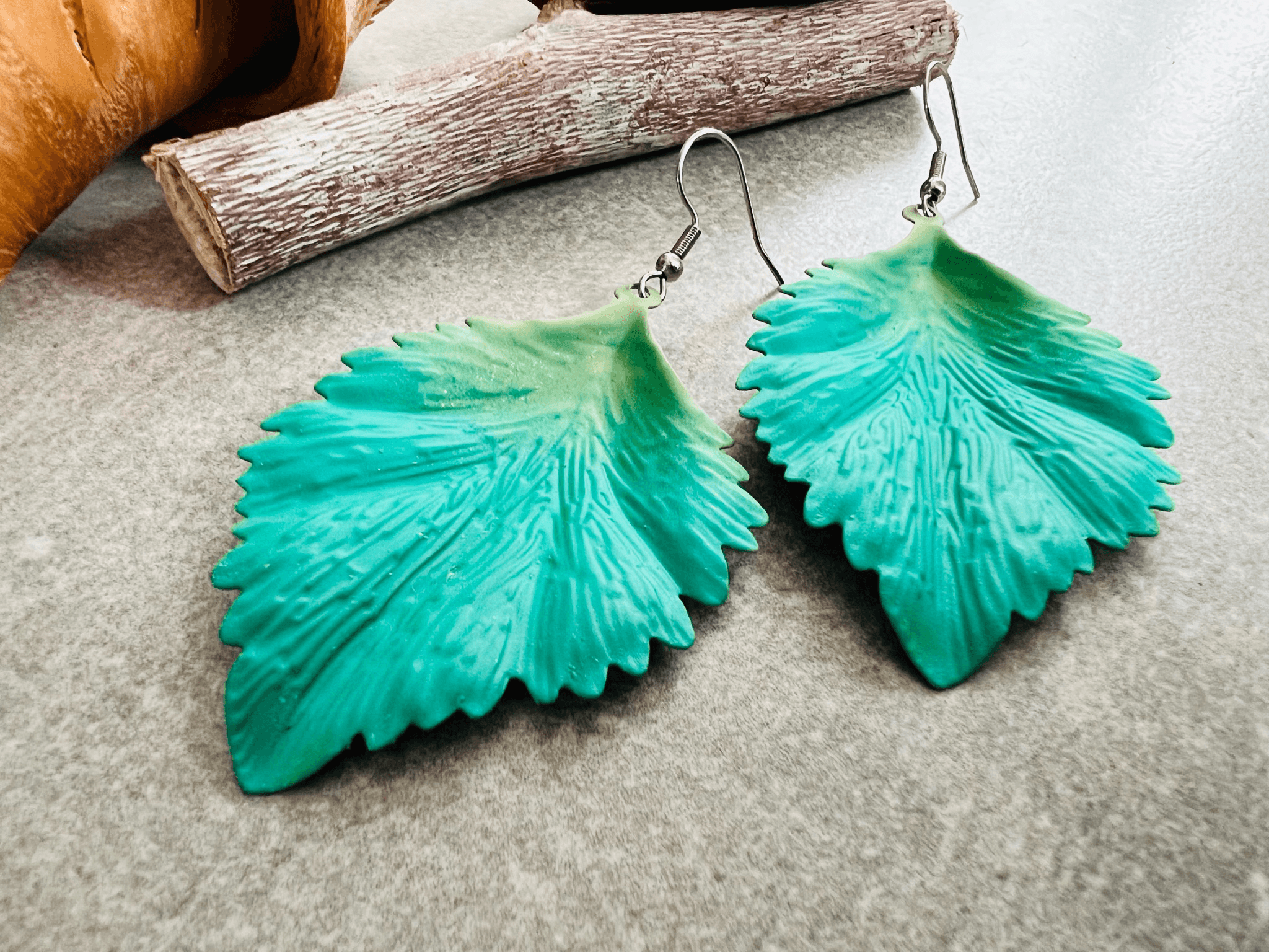 Boucles d’oreilles GAIL feuilles vert fluo flashy