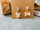 Boucles d’oreilles courtes KALEE perles eau douce blanc nacré clous brillants