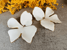 Boucles d’oreilles GEORGINA feuilles blanches