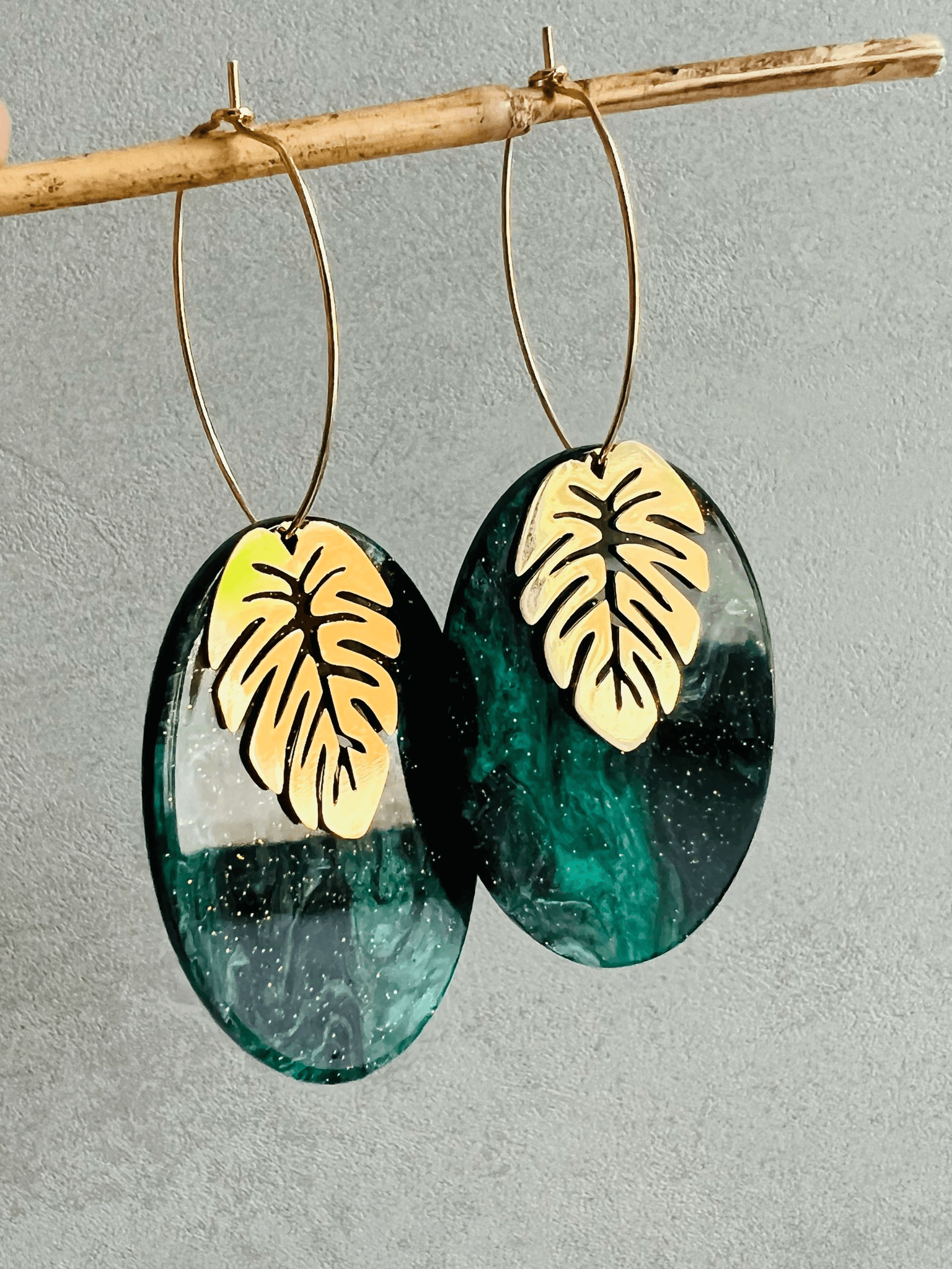 Boucles d’oreilles GIULIA résine ovale vert pailleté - Créations Uniques