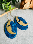 Boucles d’oreilles LIDWINE résine bleue et lune dorée - Créations Uniques