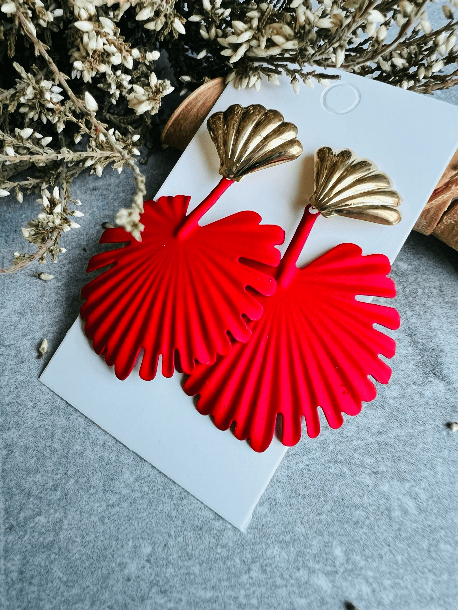 Boucles d’oreilles PHILOMÈNE feuilles tropicales rouges