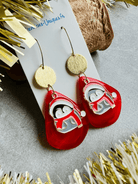 Boucles d’oreille GINA pingouins et résine rouge thème Noël - Créations Uniques