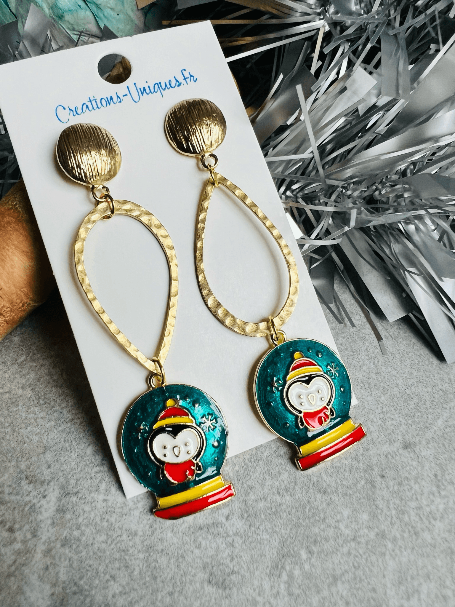 Boucles d’oreilles asymétriques YETA pingouins thème Noël - Créations Uniques